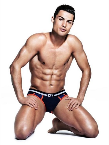 CR7 Underwear Cristiano Ronaldo promove segunda cole o de sua